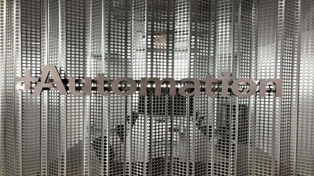 ネームプレート、ステンレス切り文字サイン