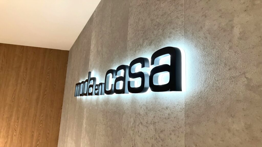 LEDチャネルサイン、文字配列、社内プレート